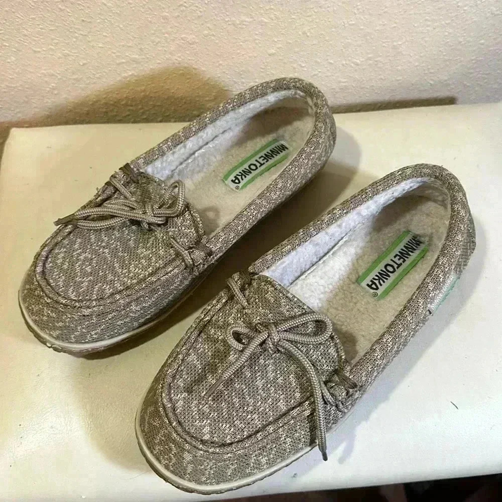 Minnetonka slippers size 8